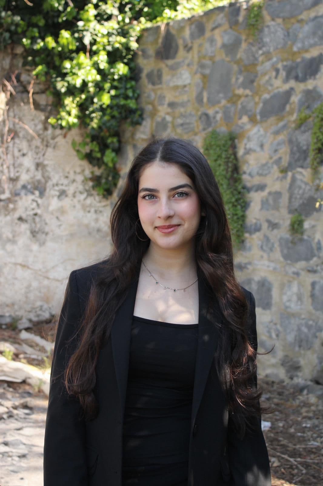 İrem Yazar